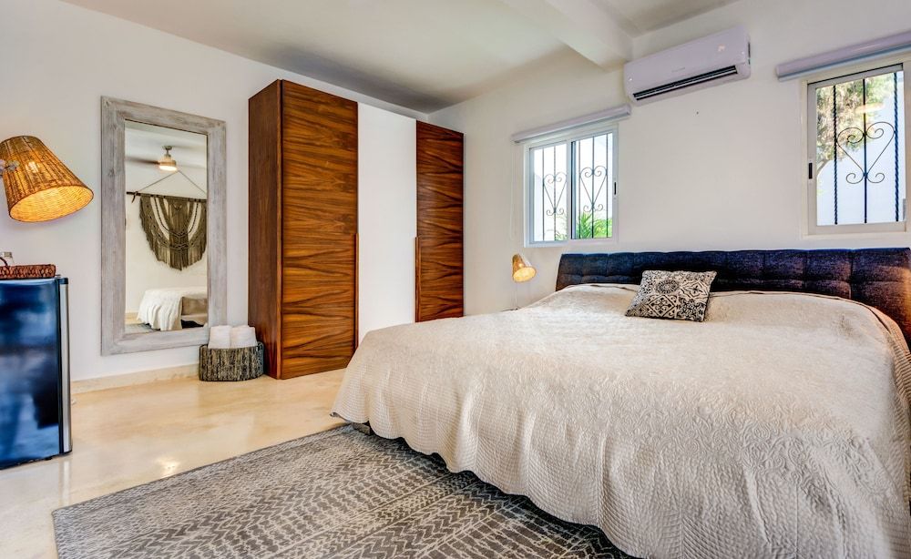 undefined Nomad Deluxe 4