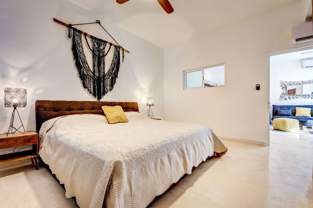 undefined Nomad Deluxe 6