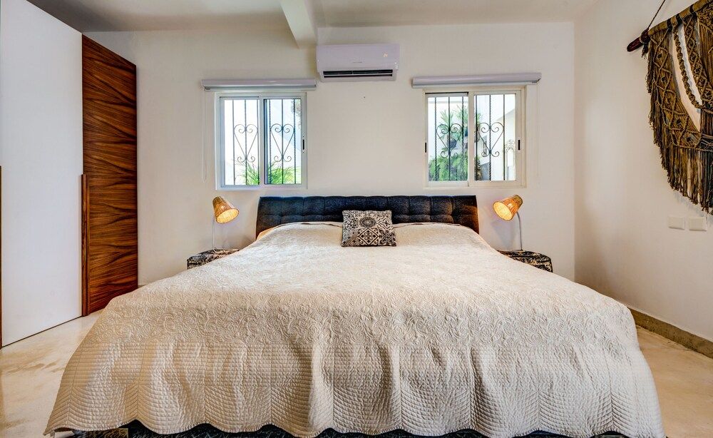 undefined Nomad Deluxe 10