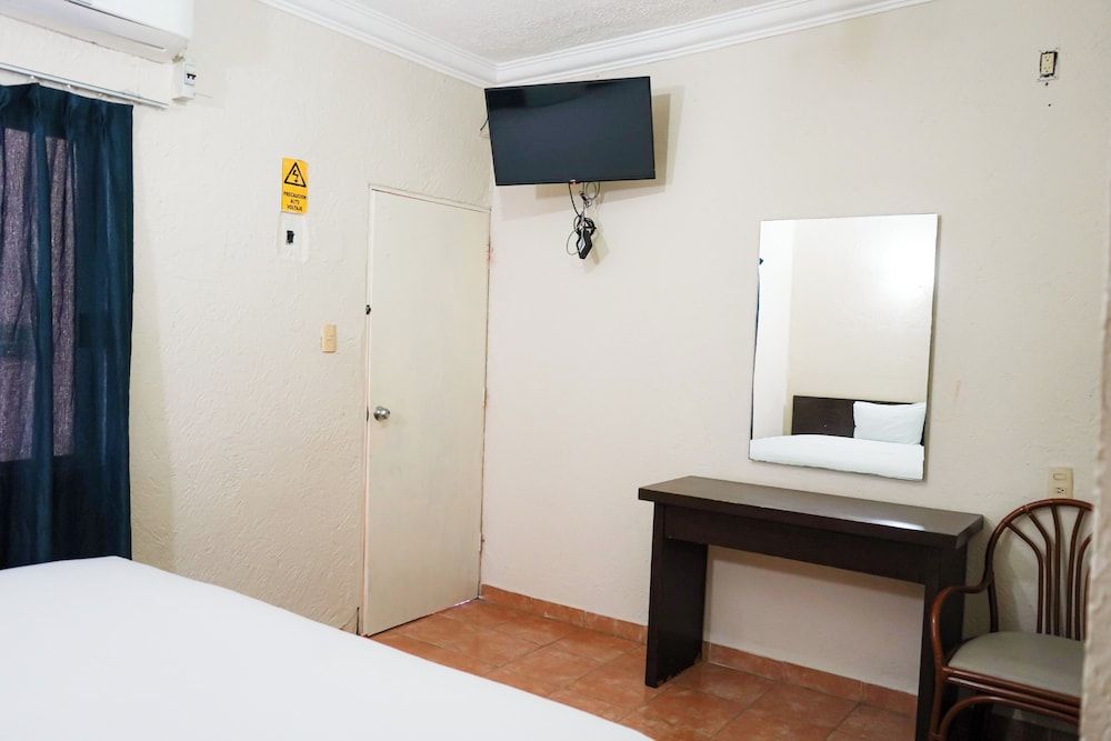 OYO Hotel Plaza Veracruz Centro Historico Superior Double Room, 1 King Bed 9