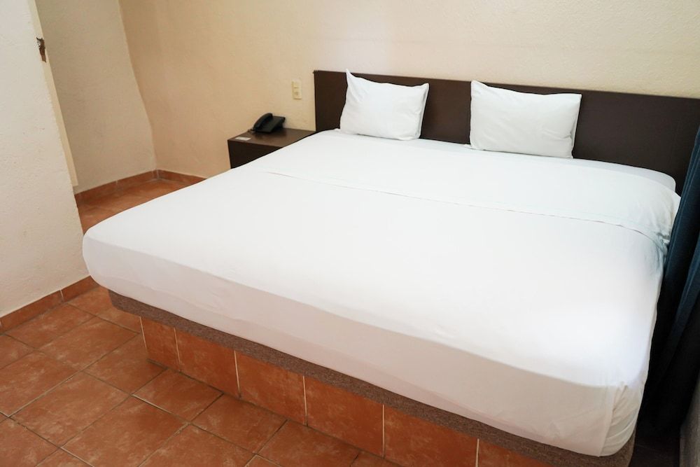 OYO Hotel Plaza Veracruz Centro Historico Superior Double Room, 1 King Bed 8