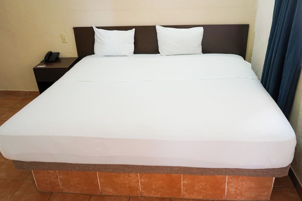 OYO Hotel Plaza Veracruz Centro Historico Superior Double Room, 1 King Bed 4