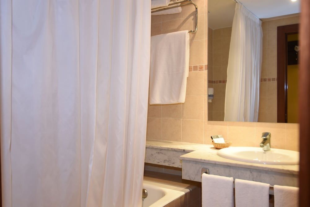 RVHotels Tuca Double Room (Small) 6
