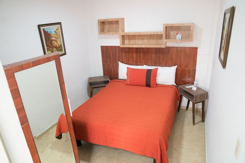 Standard Room, 1 Queen Bed