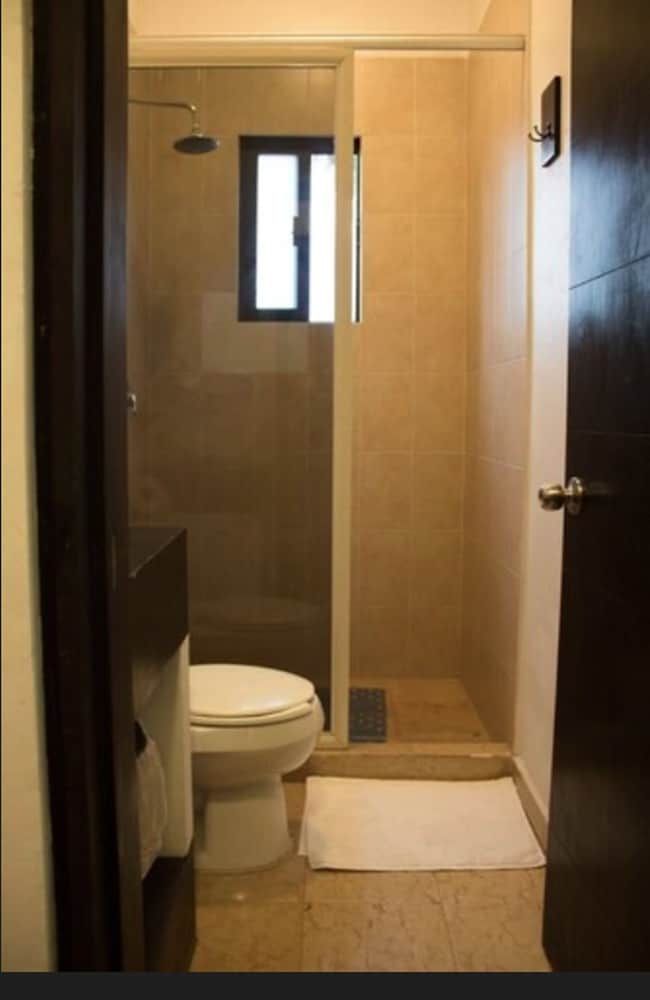 Hotel Quinta Moctezuma Standard Room, 1 King Bed, Pool View, Garden Area 3