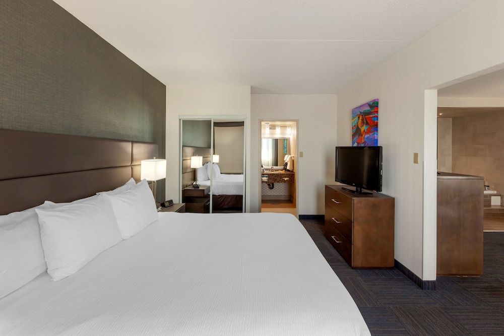 undefined Best Western Plus Toronto Airport Hotel 4
