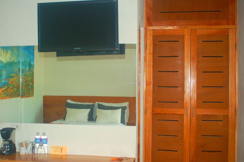 Axkan Arte Hotel Tuxtla Standard Room, 1 King Bed, Garden View 6