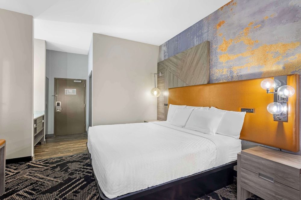 Standard Room, 1 King Bed, Non Smoking, Jetted Tub
