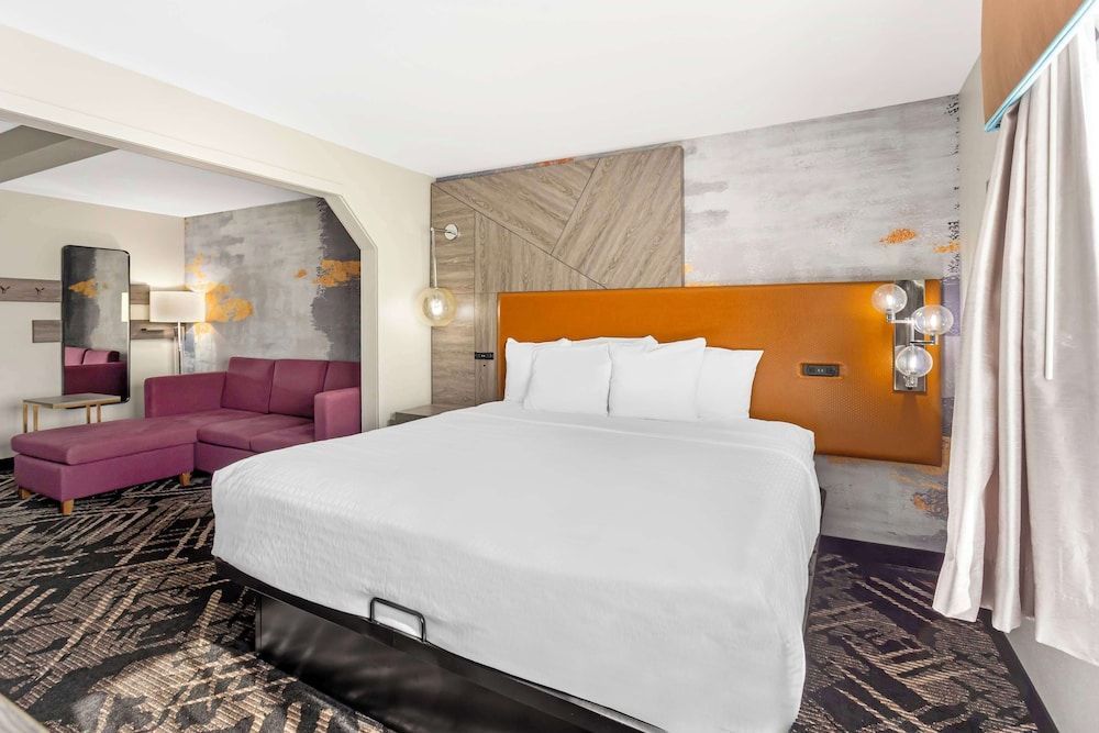Suite, 1 King Bed, Non Smoking, Refrigerator & Microwave
