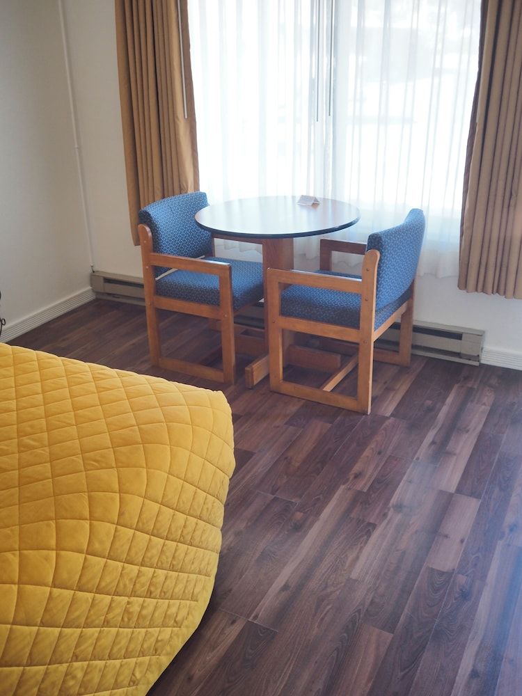 Wild Rivers Motor Lodge Standard One Queen (No Pets) 4