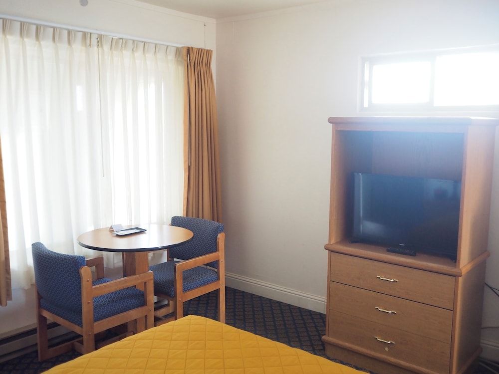 Wild Rivers Motor Lodge Standard One Queen (No Pets) 2