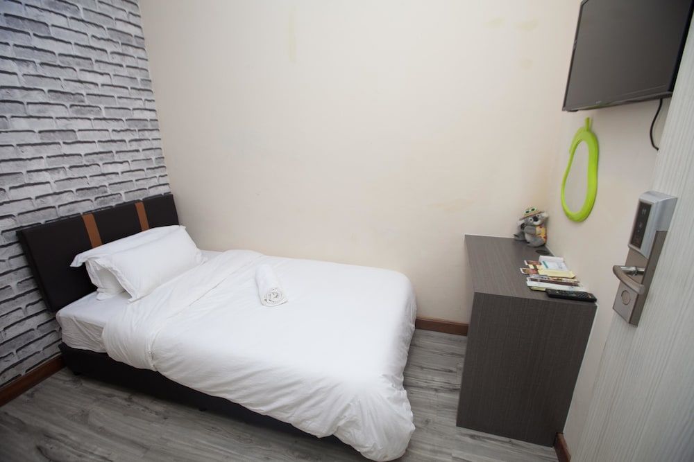Single Room, Shared Bathroom
