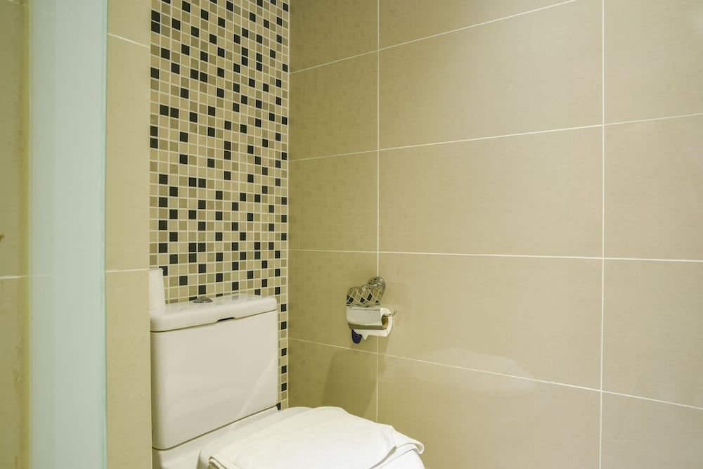 D'Majestic Place by Widebed Basic Double Room, 1 King Bed, Accessible 7