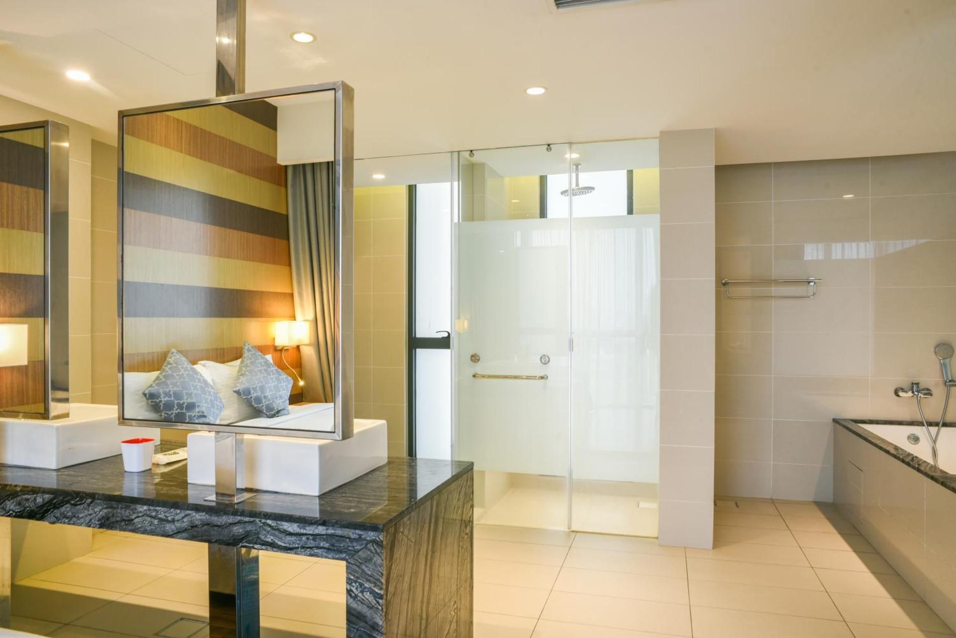 Superior Studio King