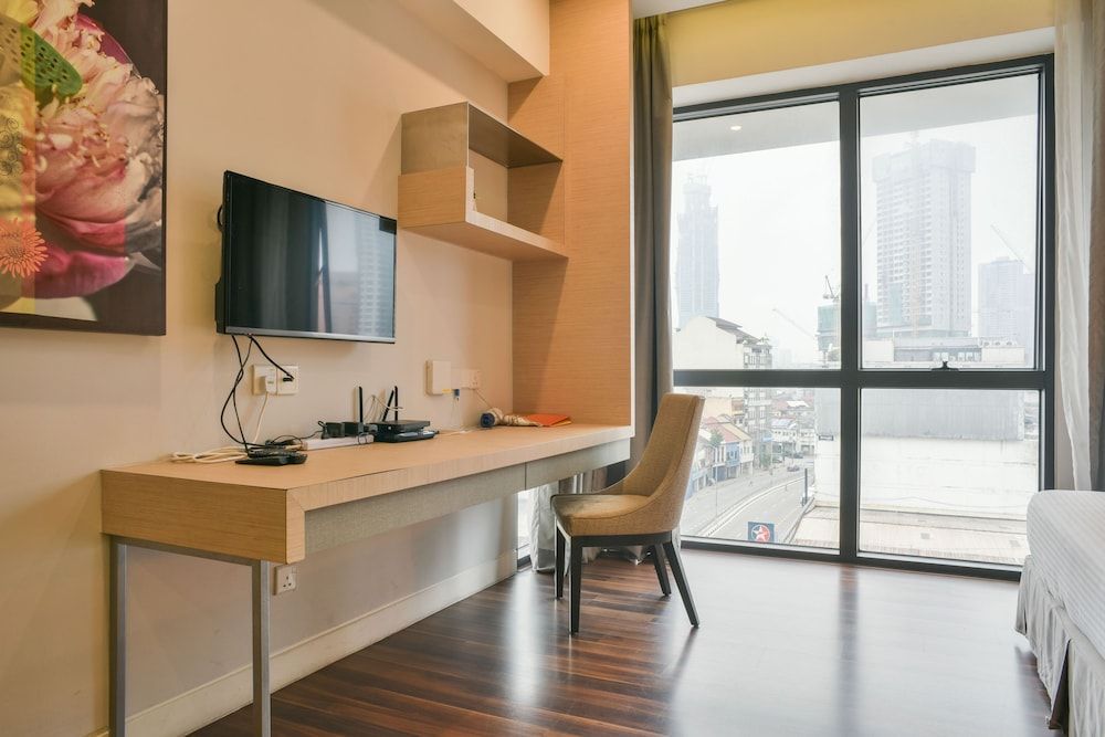 D'Majestic Place by Widebed Basic Double Room, 1 King Bed, Accessible 10