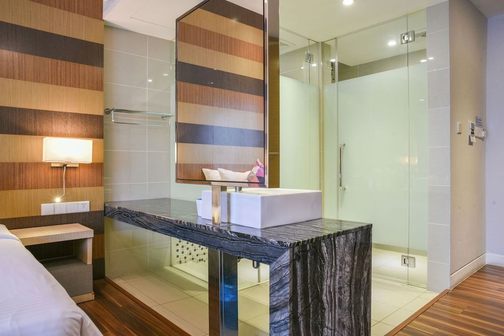 D'Majestic Place by Widebed Basic Double Room, 1 King Bed, Accessible 6