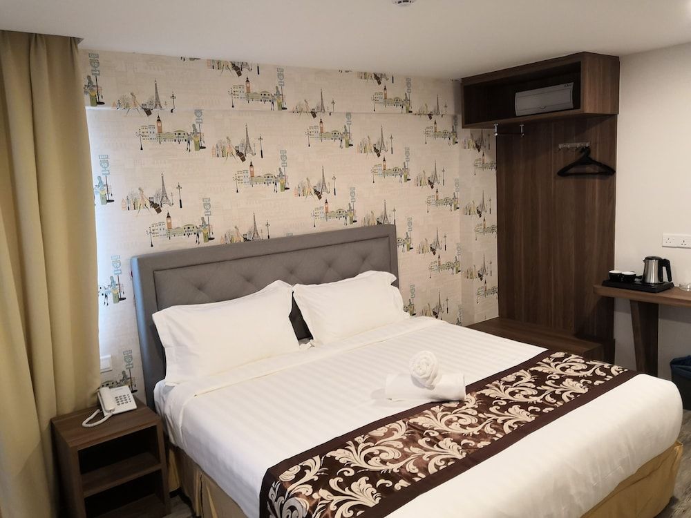 undefined LoLex Hotel