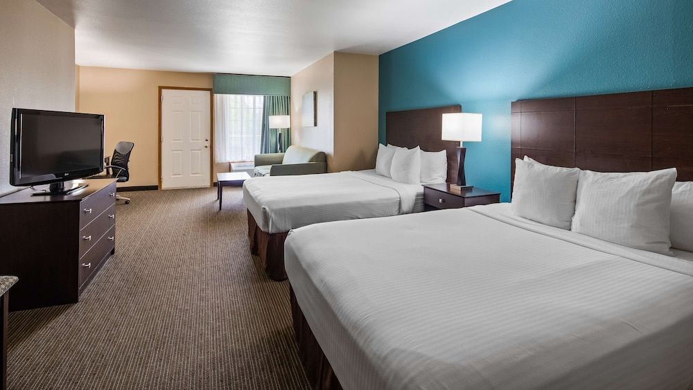Best Western Galena Inn & Suites Standard Room, 2 Queen Beds, Non Smoking, Refrigerator & Microwave 3