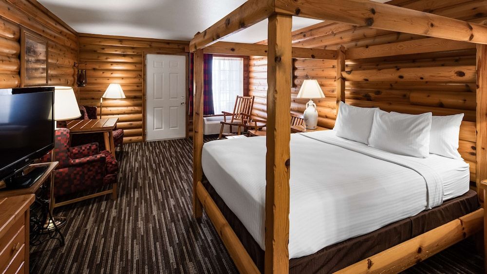 Best Western Galena Inn & Suites Standard Room, 1 Queen Bed, Non Smoking, Refrigerator & Microwave 3