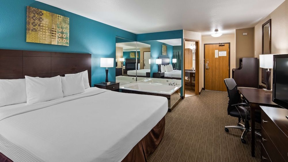 Best Western Galena Inn & Suites Standard Room, 1 King Bed, Non Smoking, Jetted Tub
