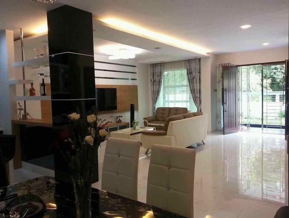 undefined Le Greene 7