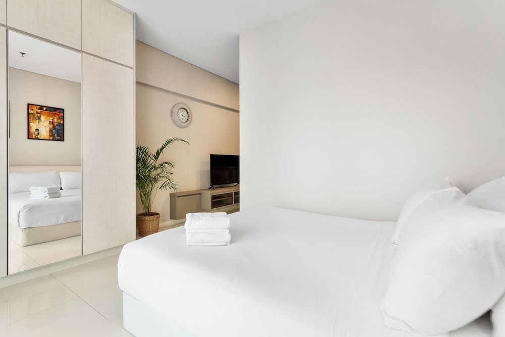 Summer Suites KLCC Apartments By Soulasia Standard Studio, 1 Queen Bed, Balcony 7
