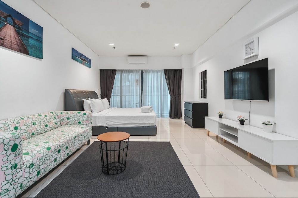Summer Suites KLCC Apartments By Soulasia Standard Studio, 1 Queen Bed, Balcony 10