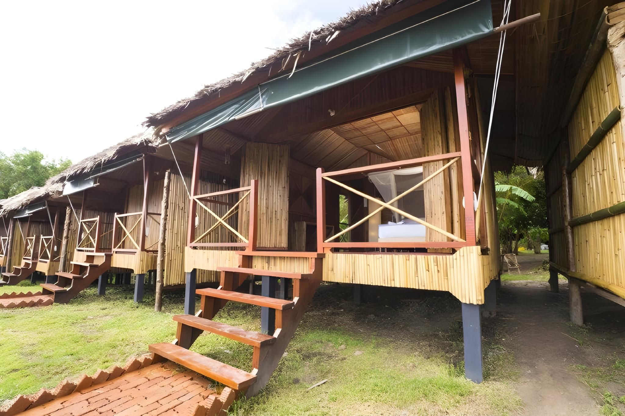 9 Huts on a Hill