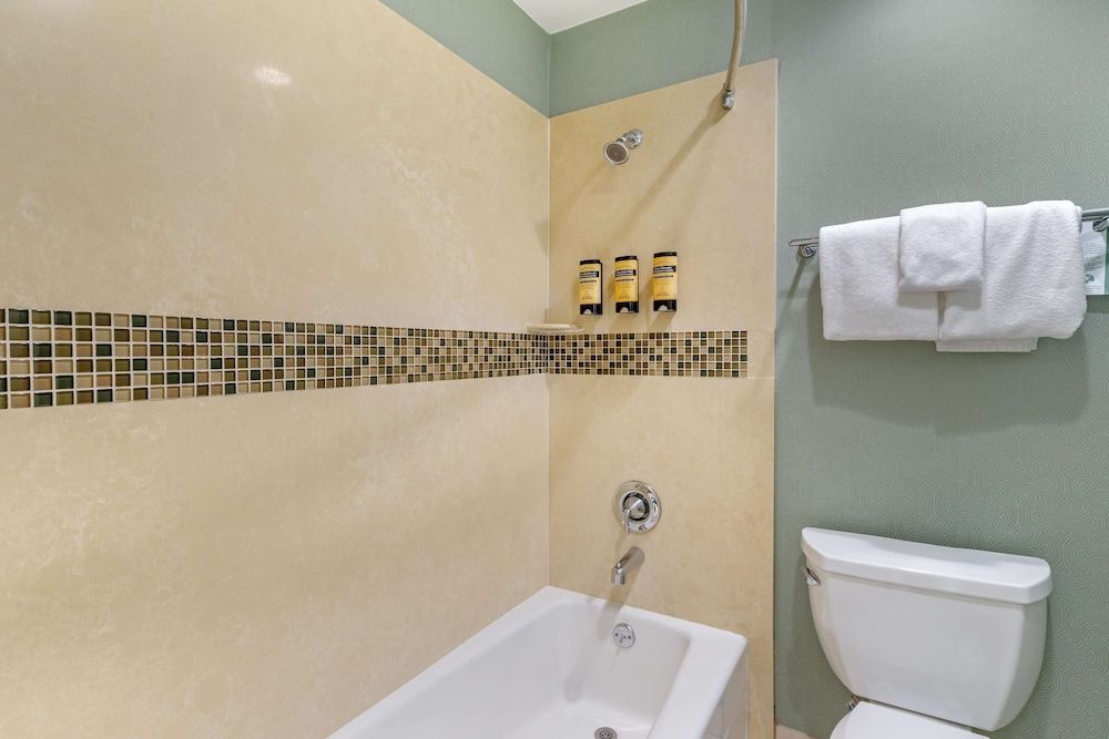 Best Western Plus Riviera Standard Room, 1 King Bed, Non Smoking, Refrigerator & Microwave 5