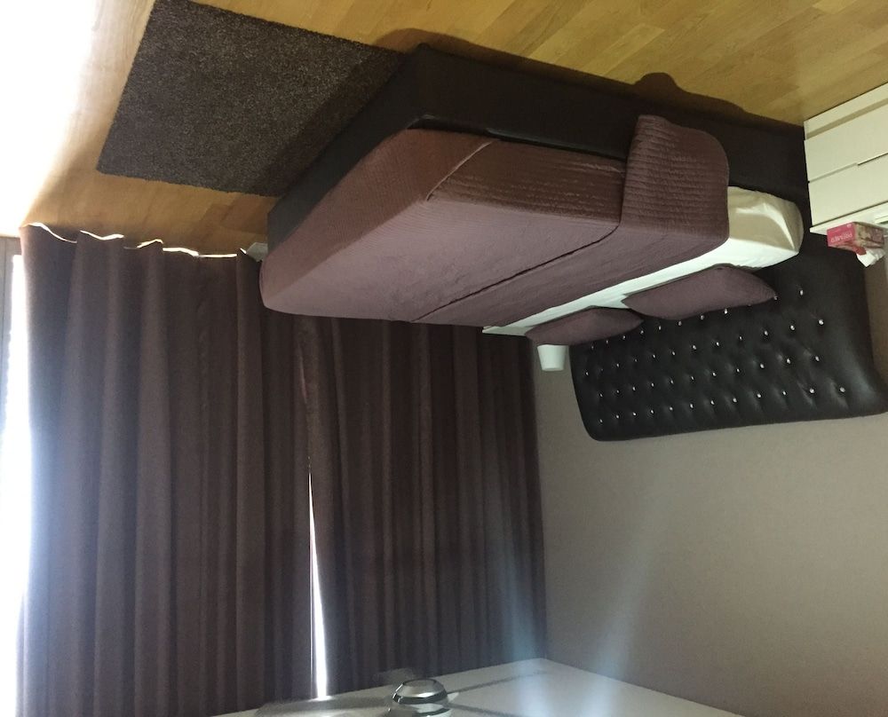 undefined 6 Cap Square 6