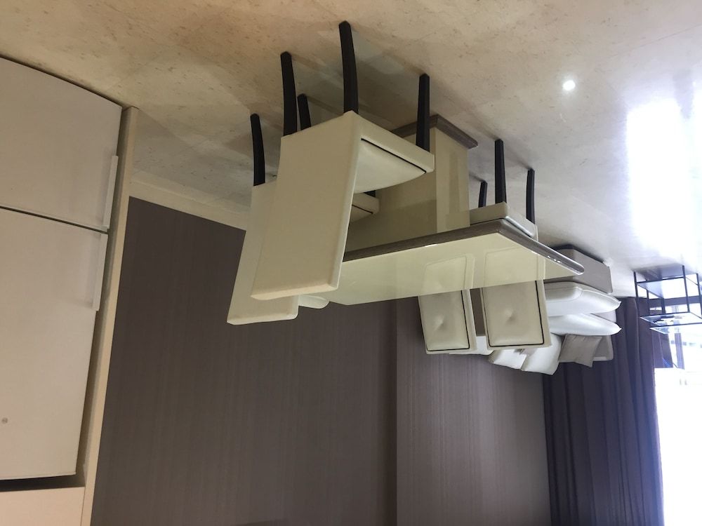 undefined 6 Cap Square 8