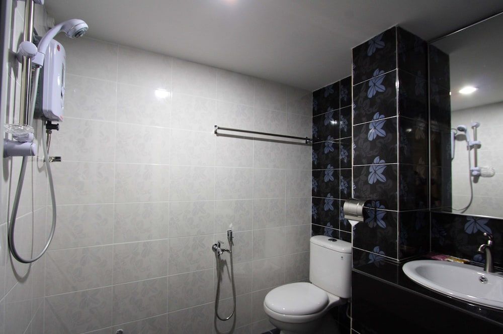 Shamrock Guest House Standard Quadruple Room, 2 Queen Beds 2