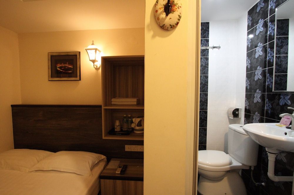 Shamrock Guest House Economy Double Room, 1 Queen Bed 4