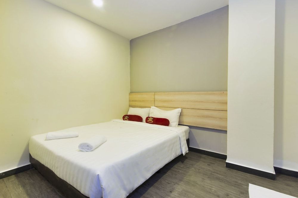 Simms Garden Hotel Single 2