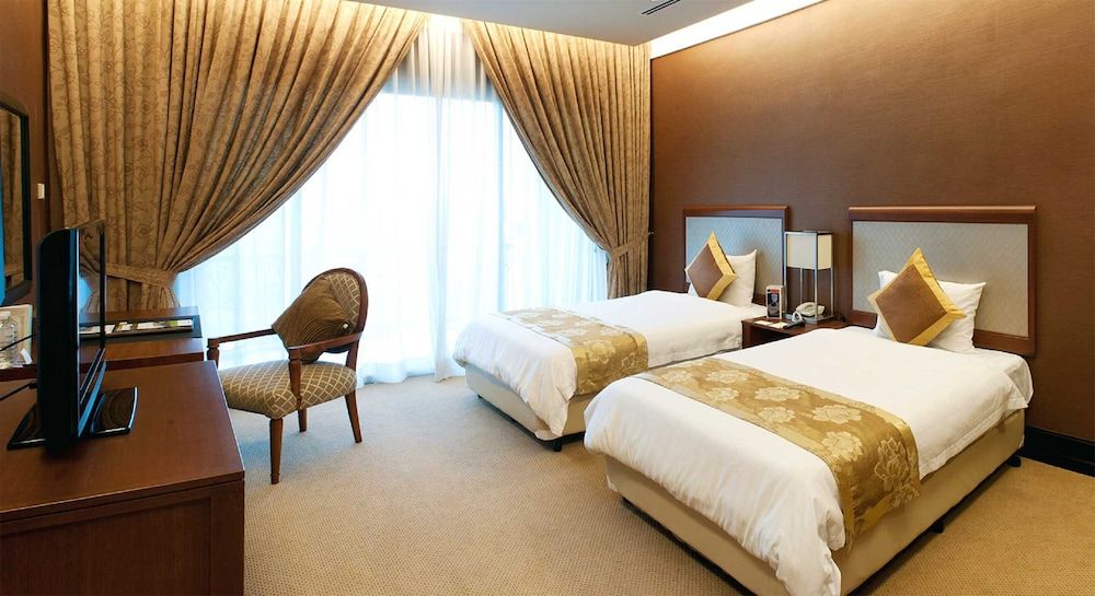 Nilai Springs Resort Hotel Deluxe Room 2