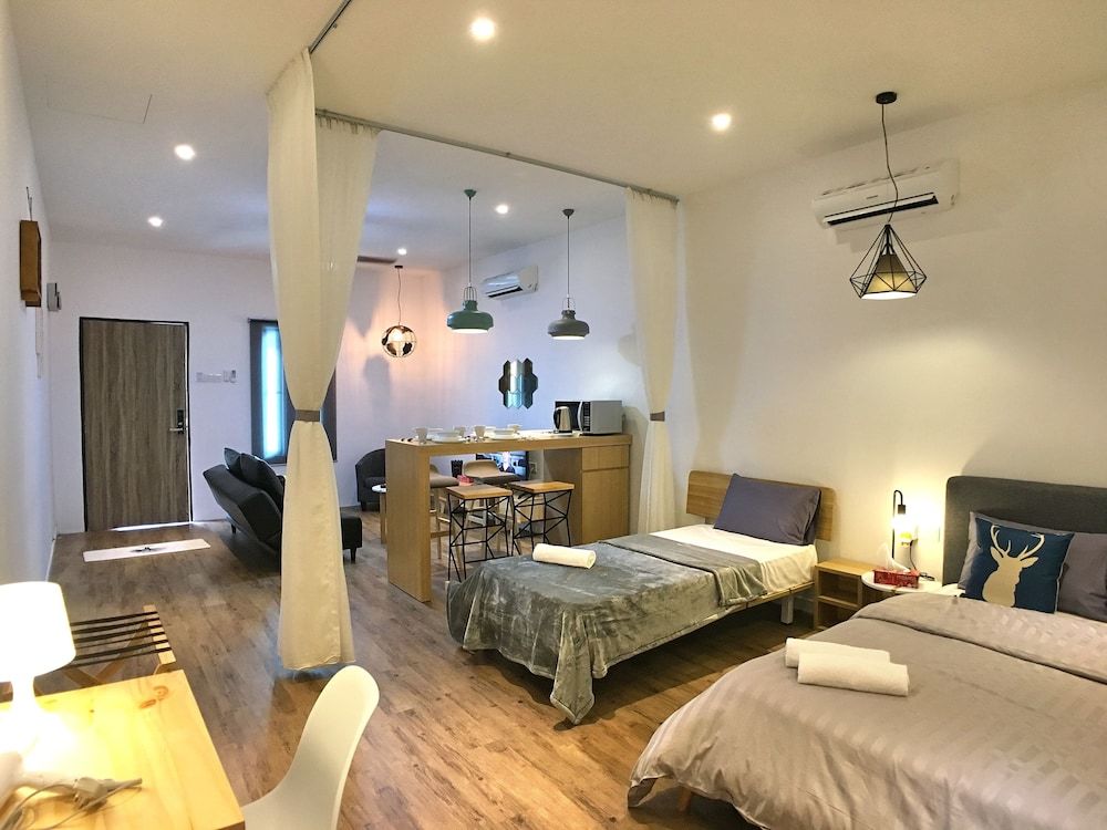Studio, 2 Bedrooms