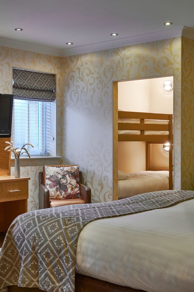 Fairlawns Hotel and Spa Deluxe Double Room 4