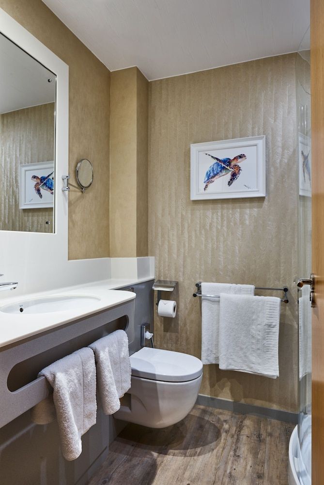 Fairlawns Hotel and Spa Deluxe Double Room 7