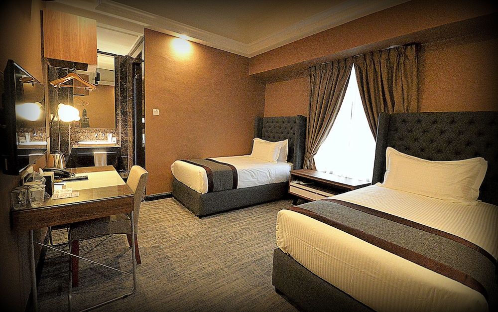 undefined 1969 Business Suites 6