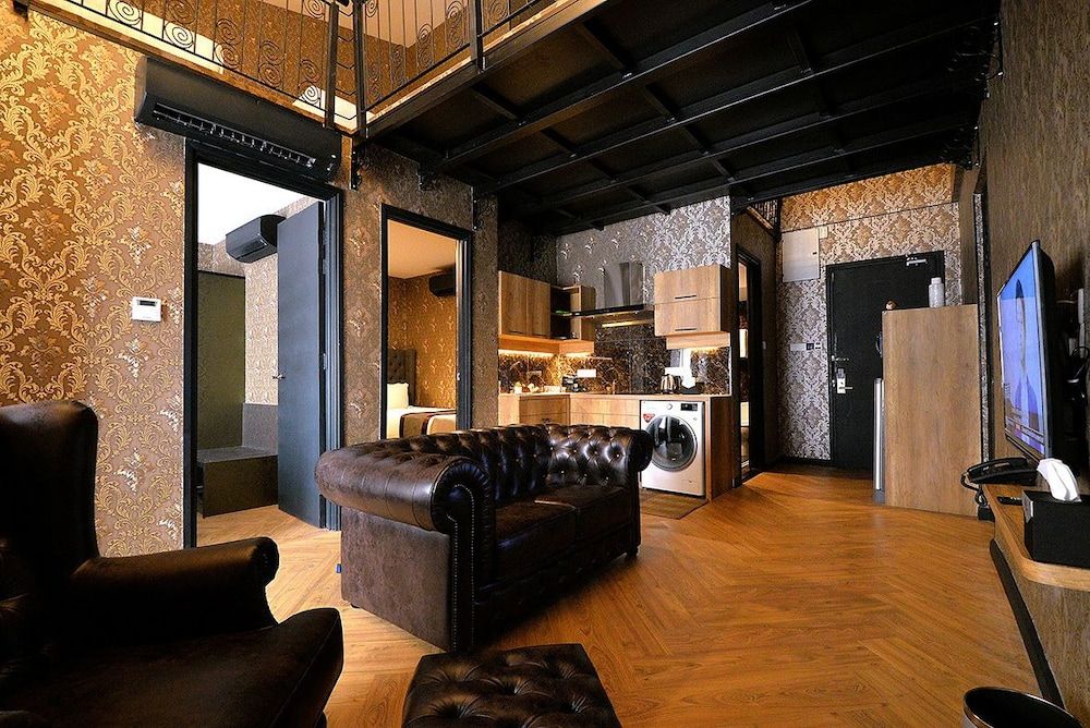 undefined 1969 Business Suites 3