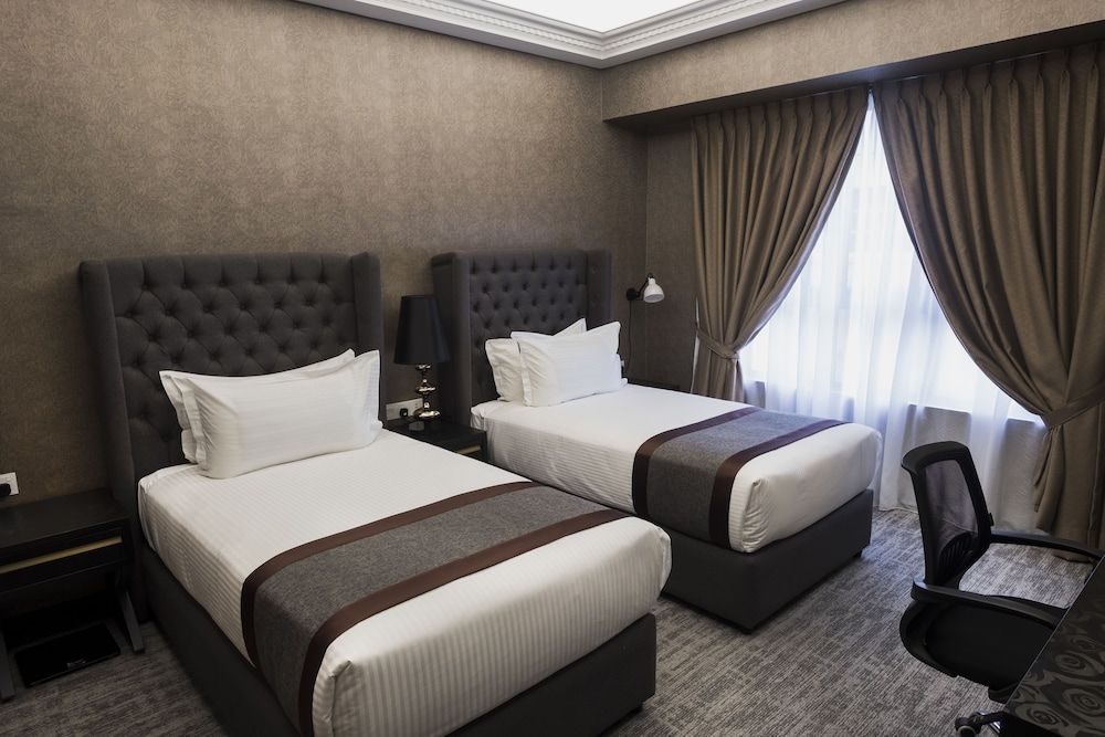 undefined 1969 Business Suites 9