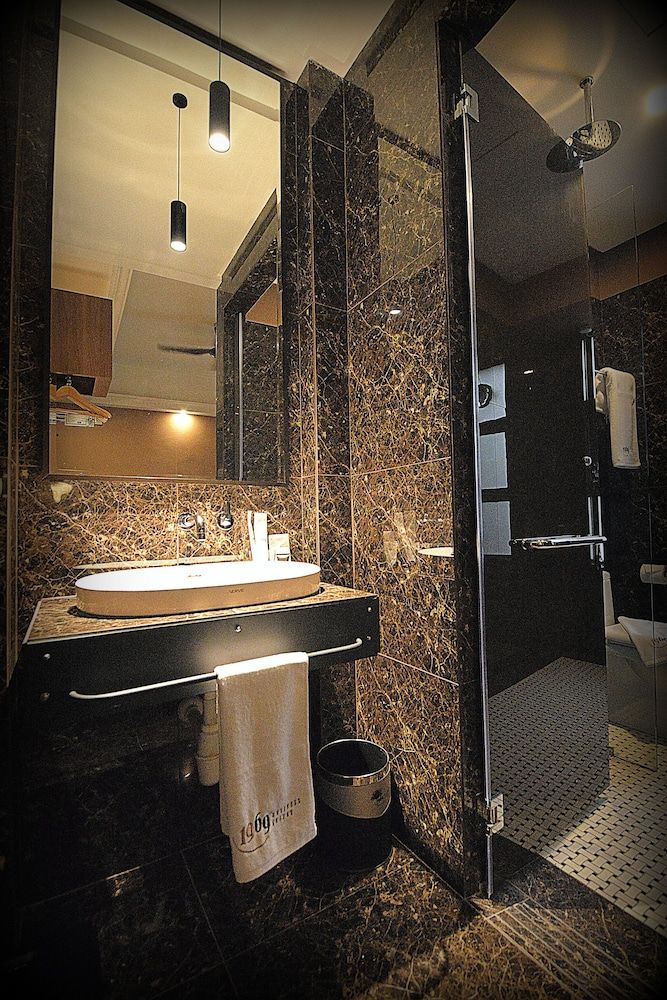 undefined 1969 Business Suites 8