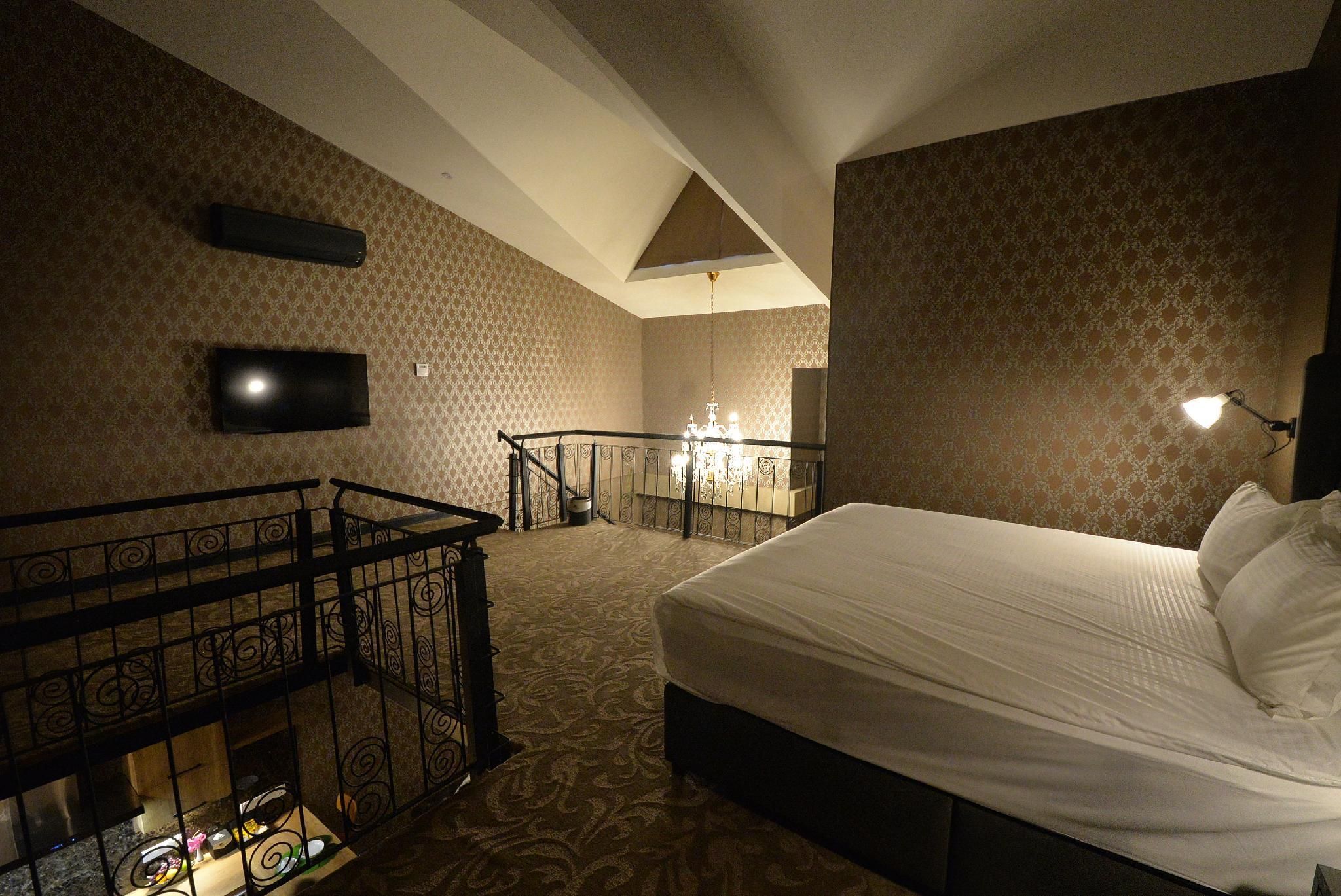 undefined 1969 Business Suites 8