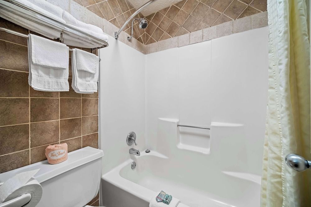 Best Western Braselton Inn Standard Room, 2 Queen Beds, Non Smoking 5