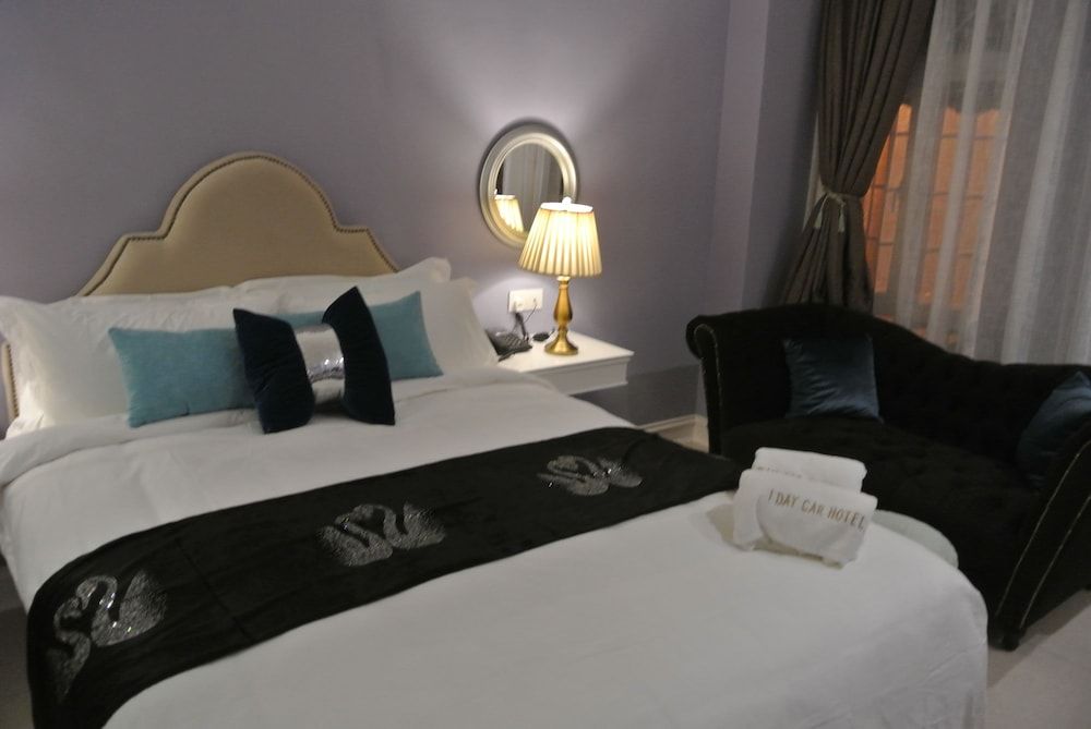 1 Day Car Hotel Station 18 Deluxe Double Room, 1 Queen Bed, Private Bathroom