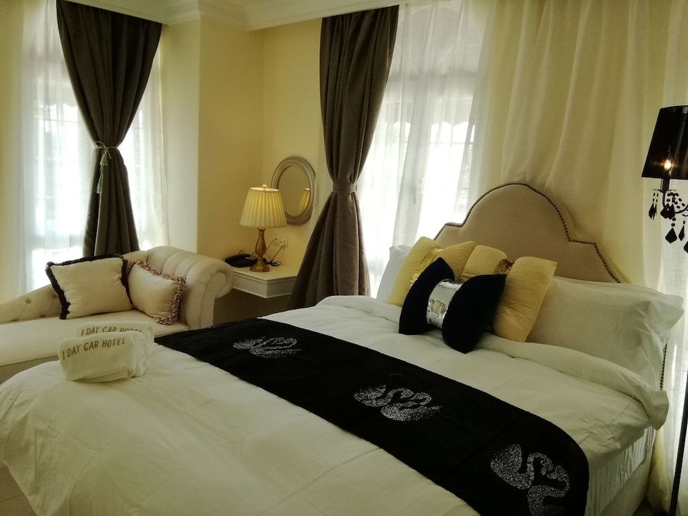 1 Day Car Hotel Station 18 Deluxe Double Room, 1 Queen Bed, Private Bathroom 3