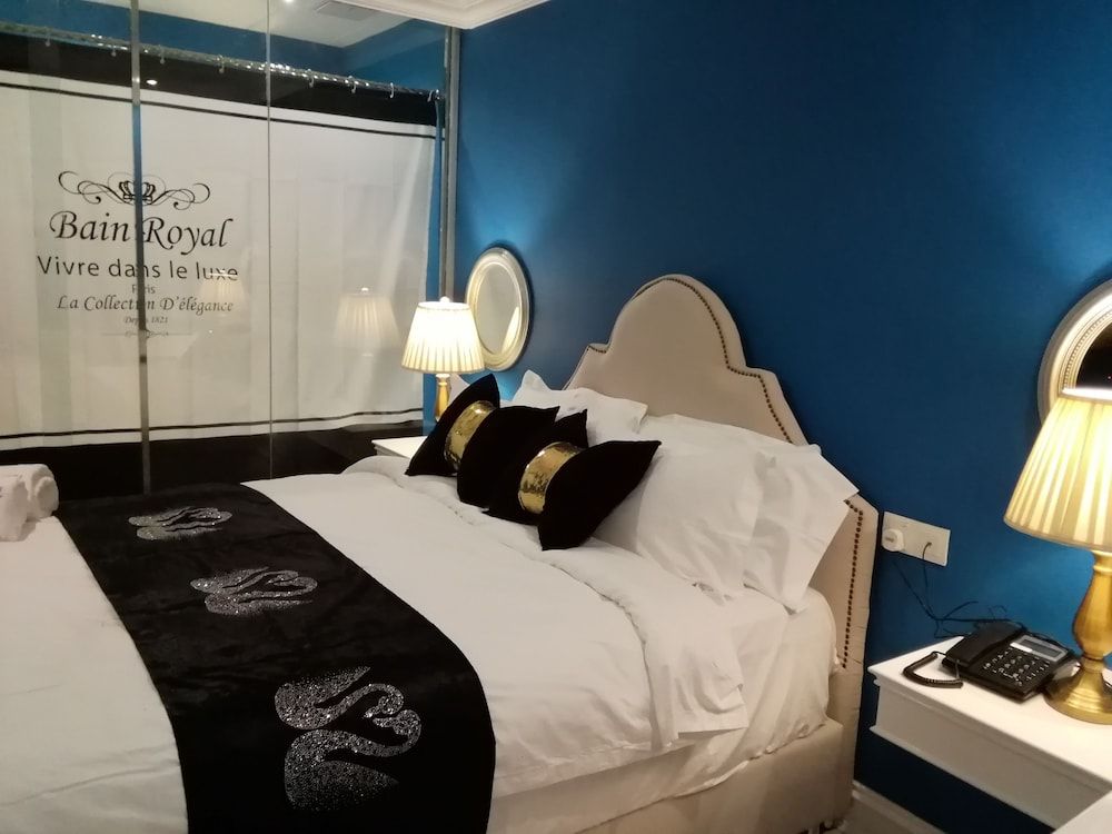 undefined 1 Day Car Hotel Station 18 4