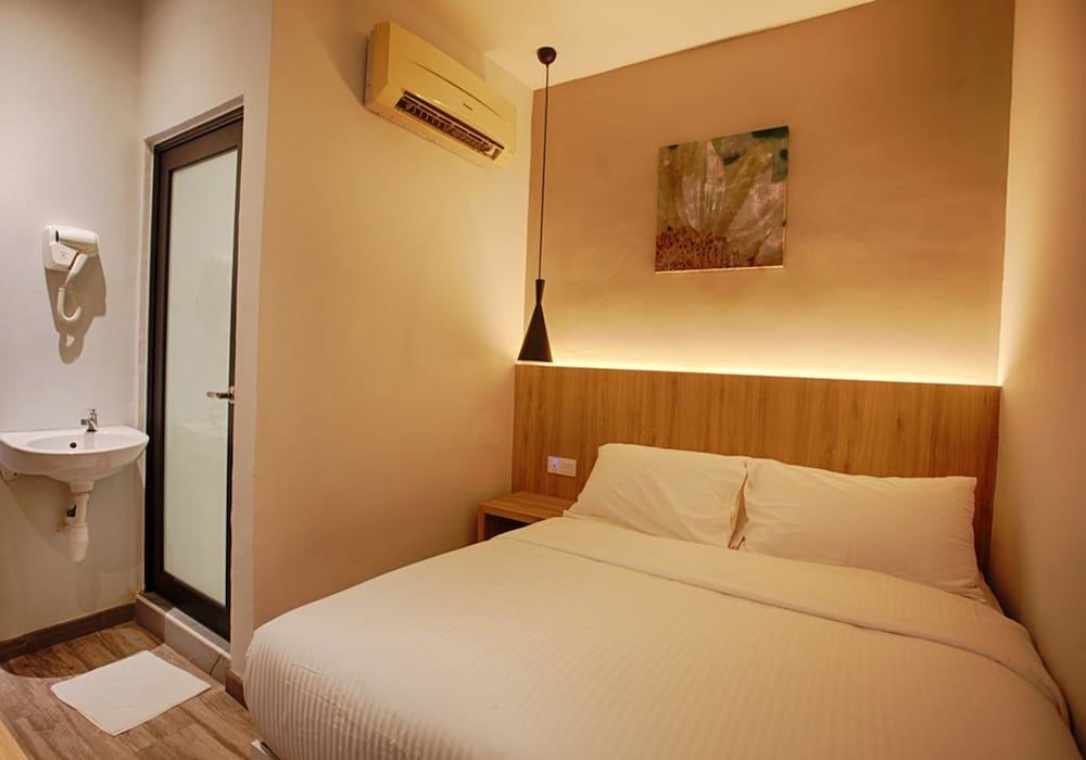 undefined The Marion Hotel