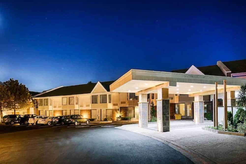 undefined Quality Inn & Suites 9