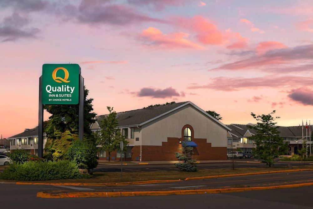 undefined Quality Inn & Suites 7